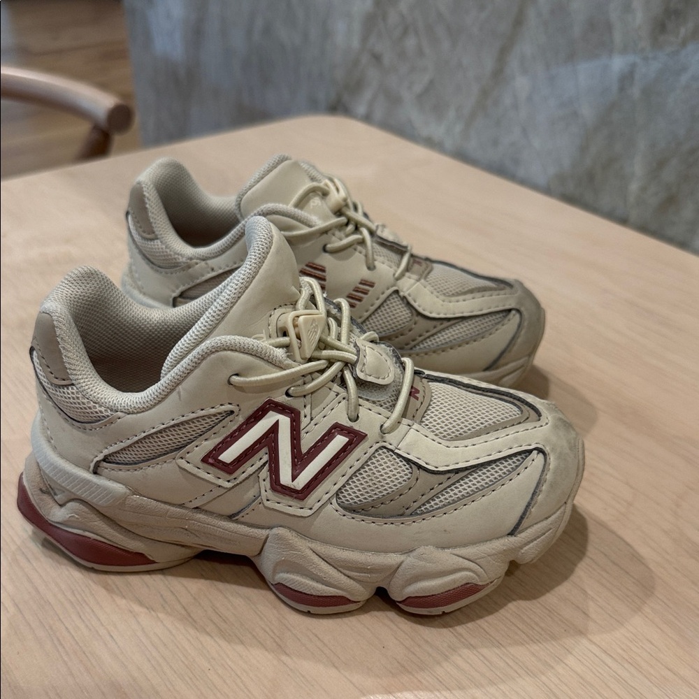 New Balance Girls size 9C